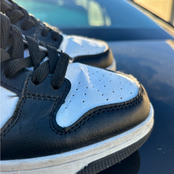 Nike Panda Dunks - Picture 5 of 7